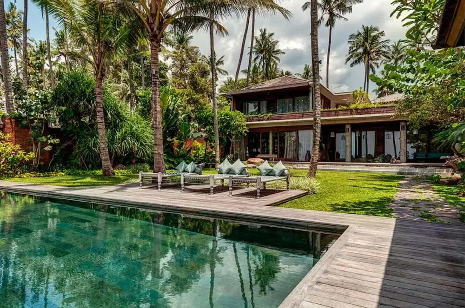 Villa Manis Beachfront