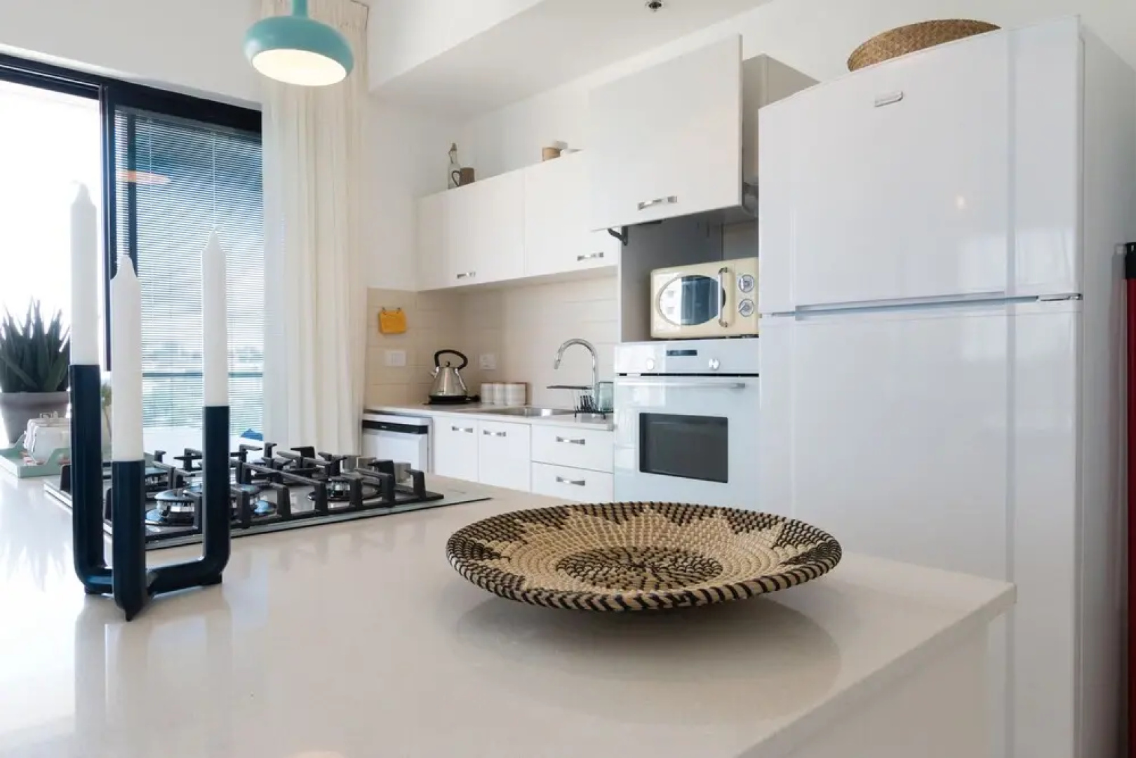 Artsy Modern Bright Apt in Bat Yam