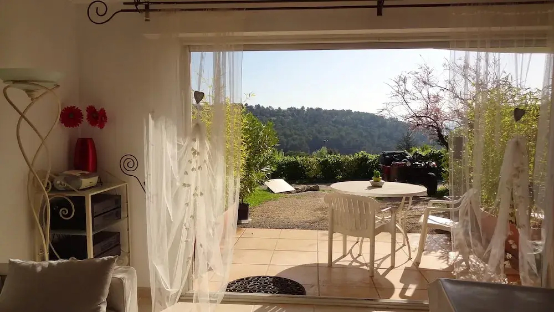 Apartment With one Bedroom in Manosque, With Wonderful Mountain View, Furnished Garden and Wifi - 97 km From the Beach