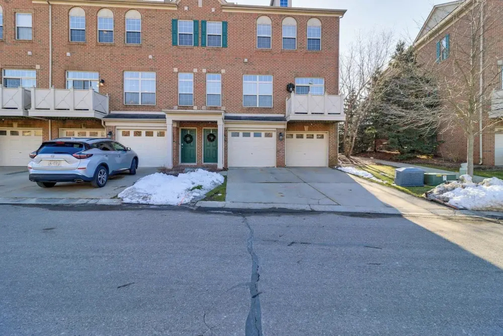 Michigan Townhome w/ Smart TV: 25 Mi to Detroit!