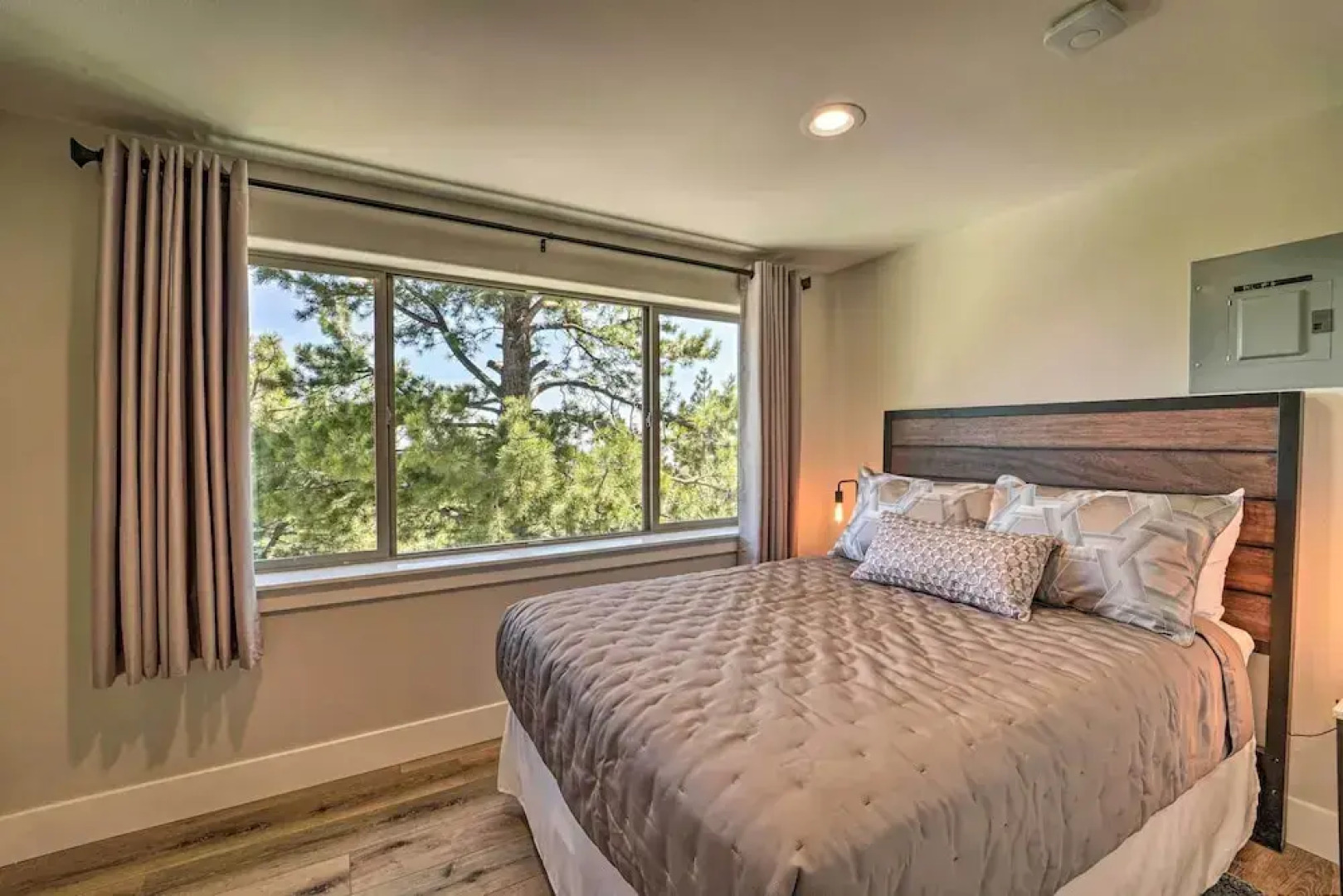 Hot Tub, Pool Table: Luxe Reno Chalet w/ Mtn View!