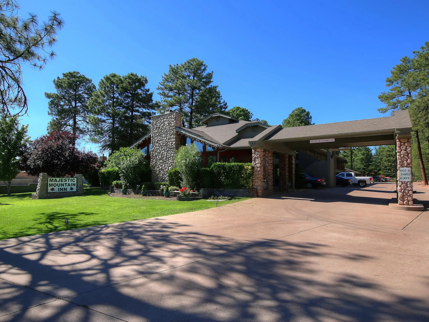 Majestic Mountain Inn