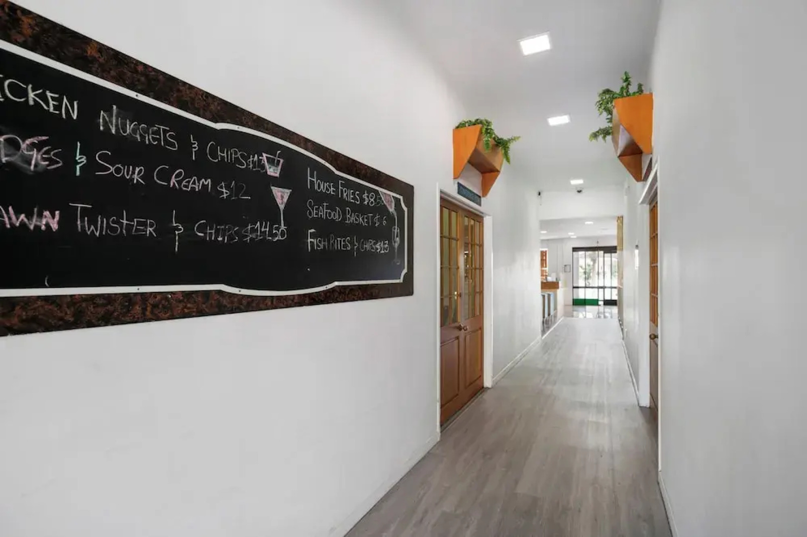 Отель Airport Garden Inn 