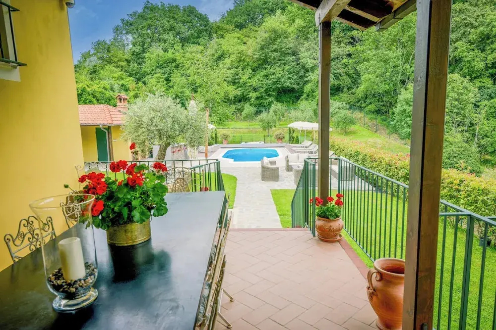 Villa 3 Bed 4 Bath Sleeps 8 Pool Hot tub Air Con