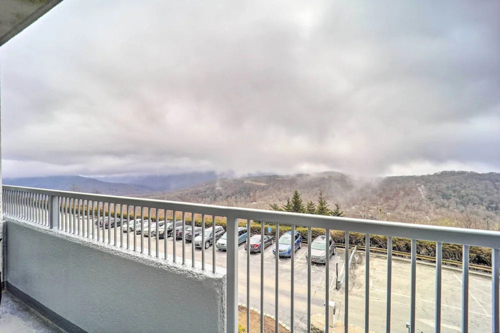 3 Mi to Skiing: Mtn-view Condo in Sugar Top Resort