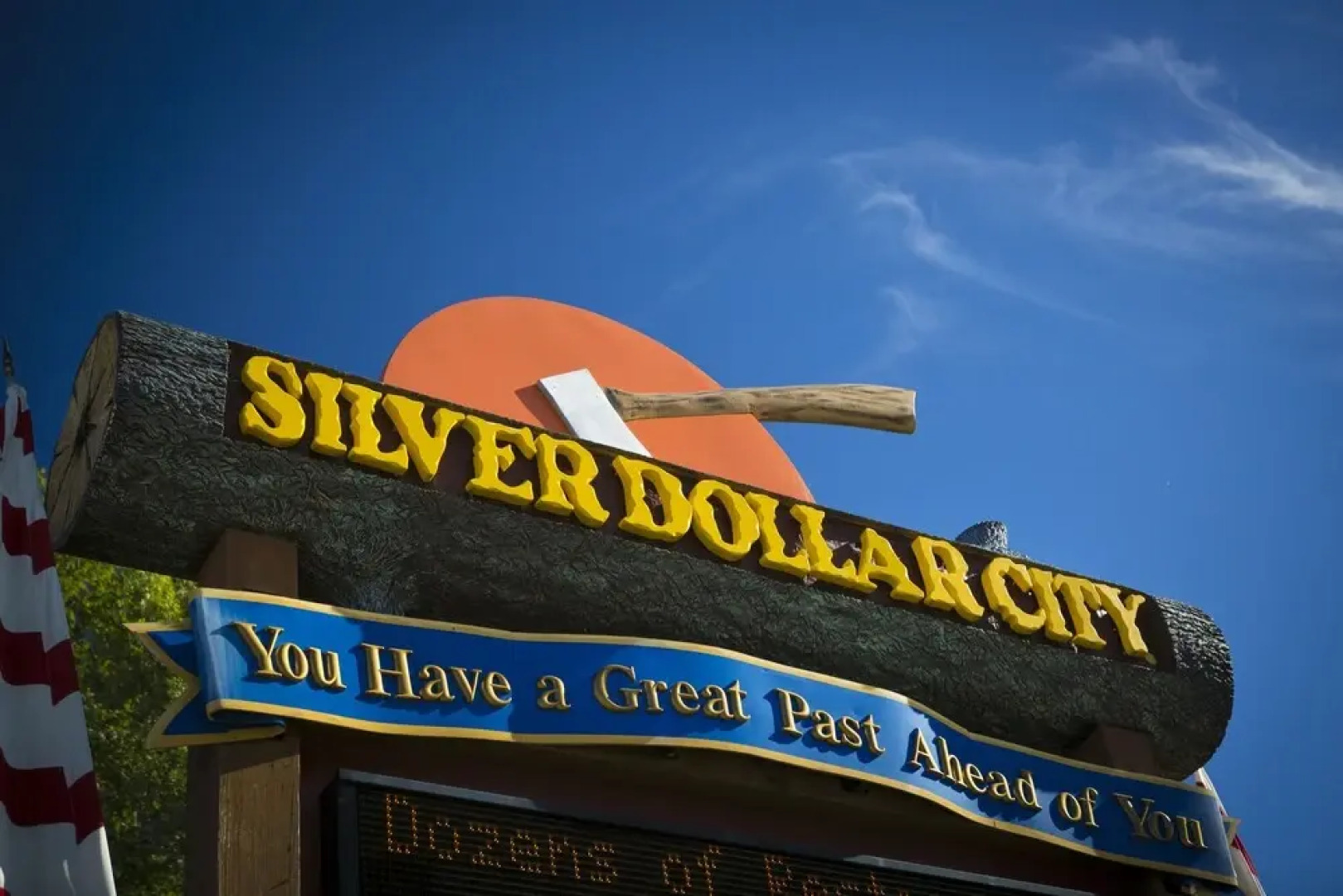 Whispering Woods Lodge-sleeps 10 4 Bedroom Home by RedAwning