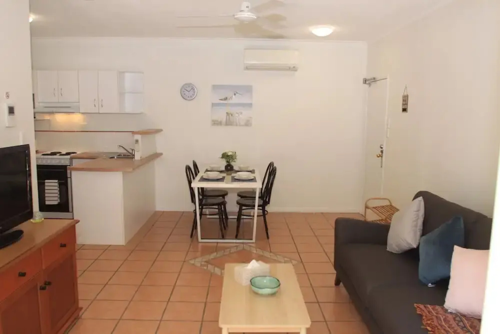 Contemporary Convenient Central Retreat