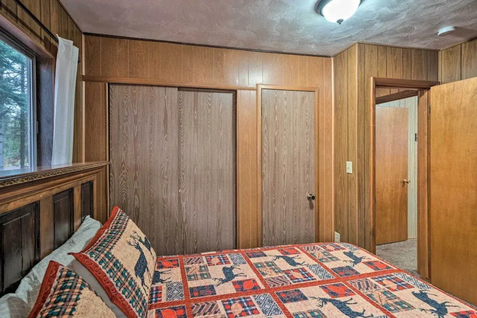 2 Cozy Island Park Cabins w/ Near the Lake!