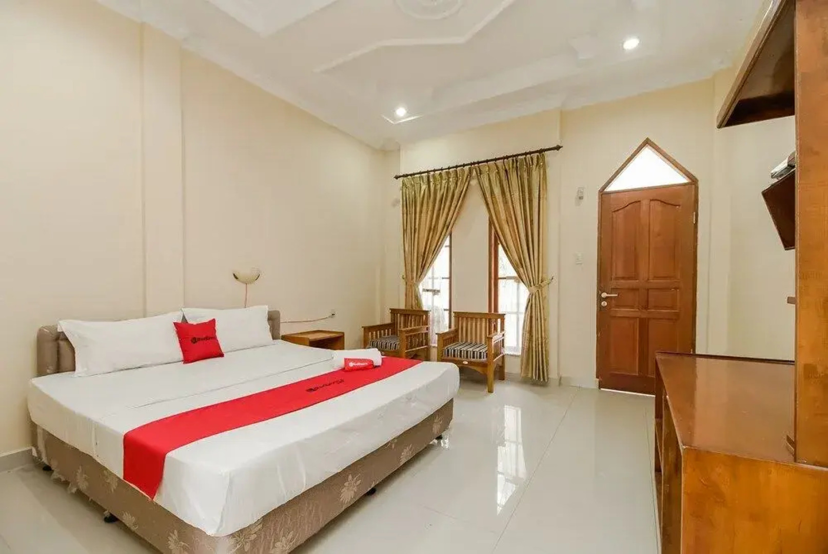 RedDoorz Plus @ Jalan Tugu Silalahi Tongging