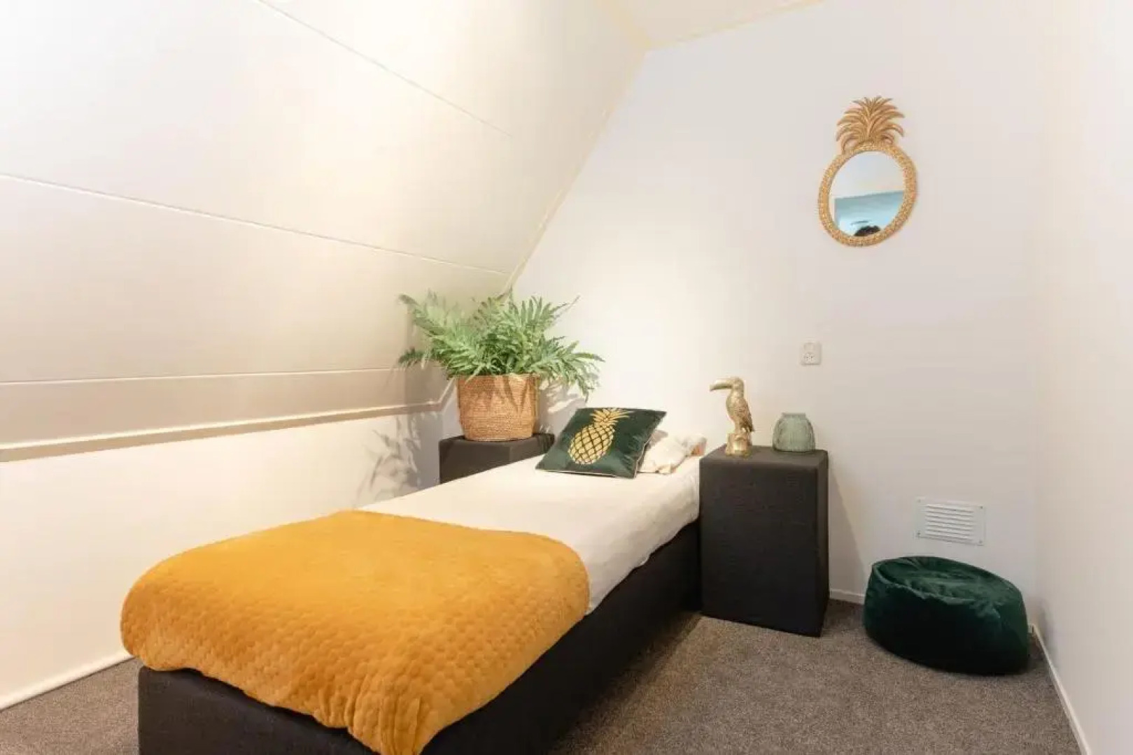 Luxury group accommodation for 14 people