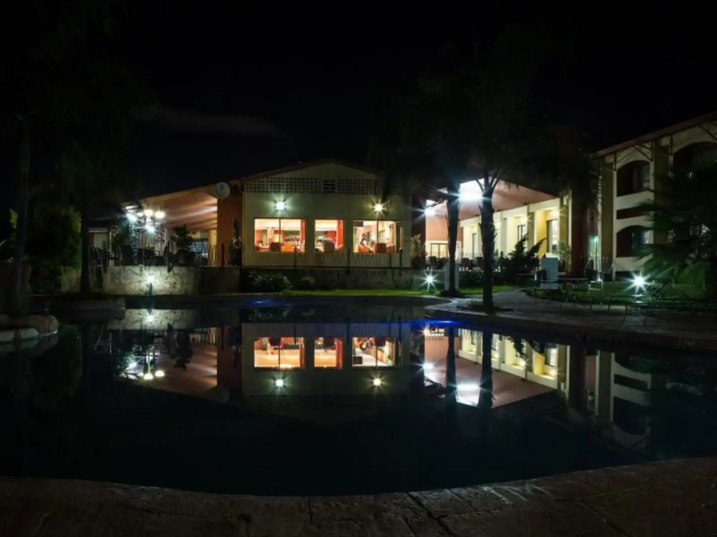 Cresta Golfview Hotel
