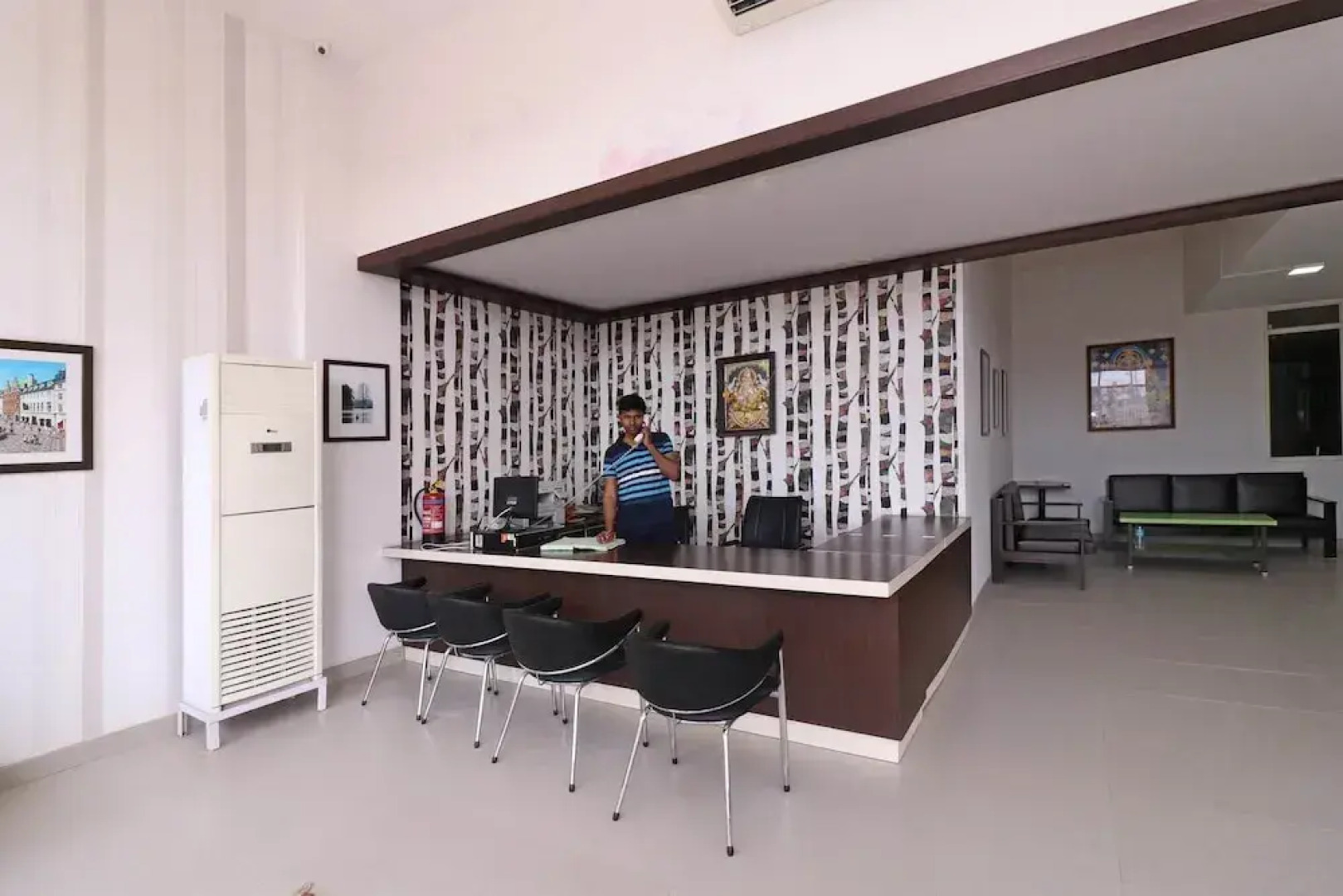 Capital O 18443 Hotel Nano