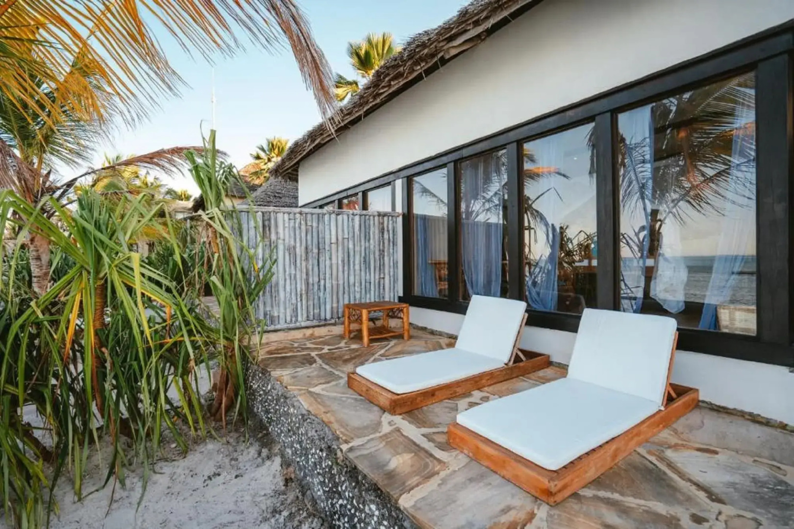 Coral Rocks Hotel & Restaurant