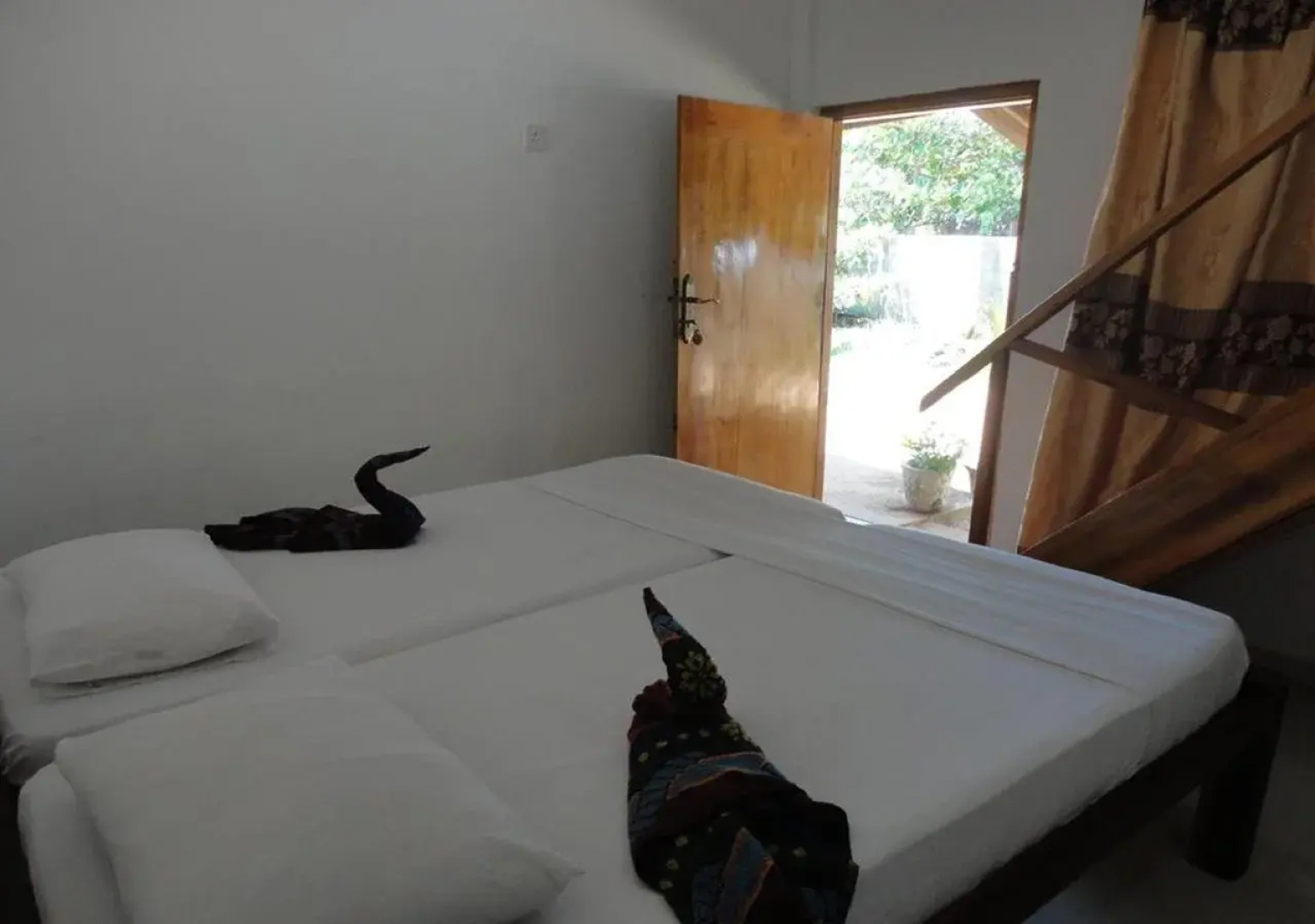 Yoho Hotel Arugambay Beach Inn