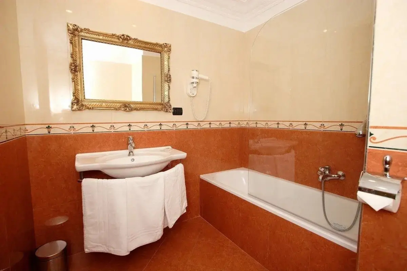 Caroline Suite