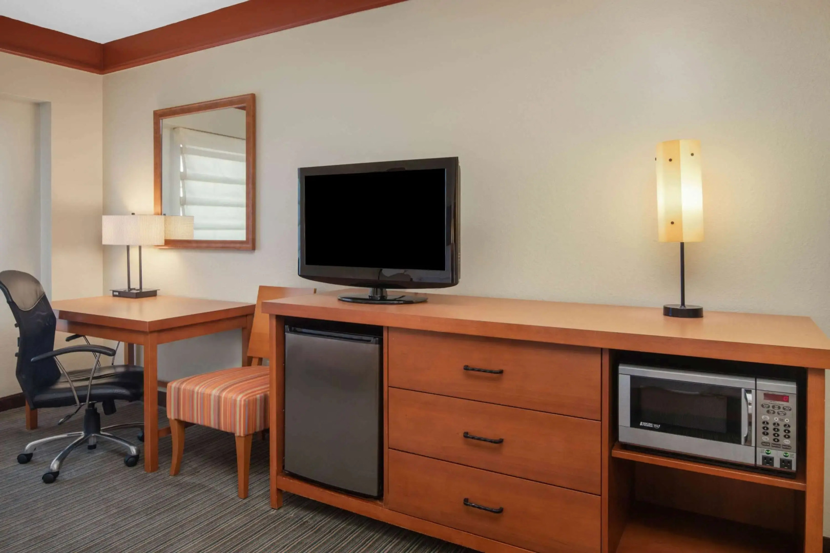 La Quinta Inn & Suites by Wyndham Atlanta Ballpark/Galleria