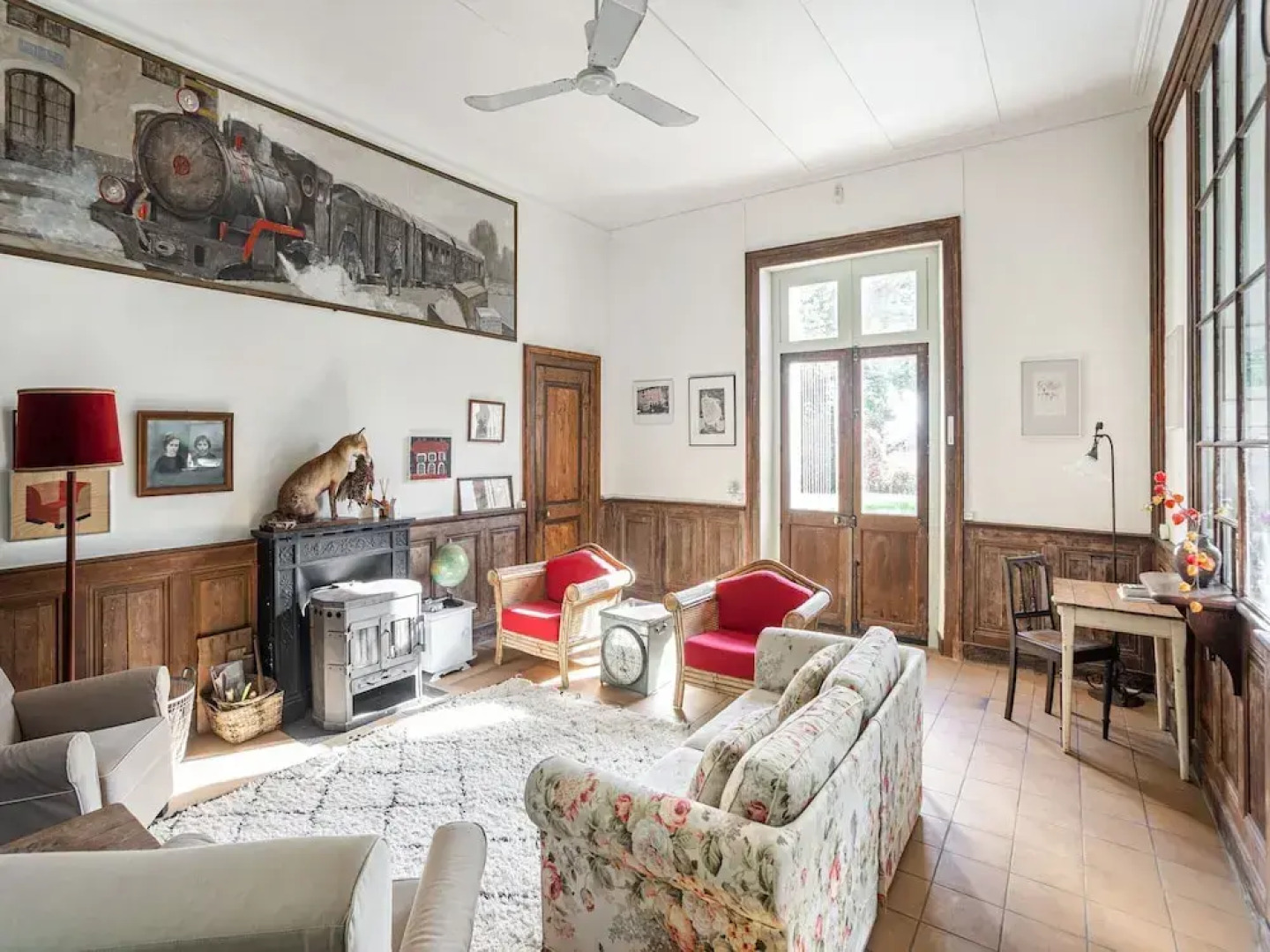 Former Train Station With Private Heated Swimming Pool & Fantastic Garden