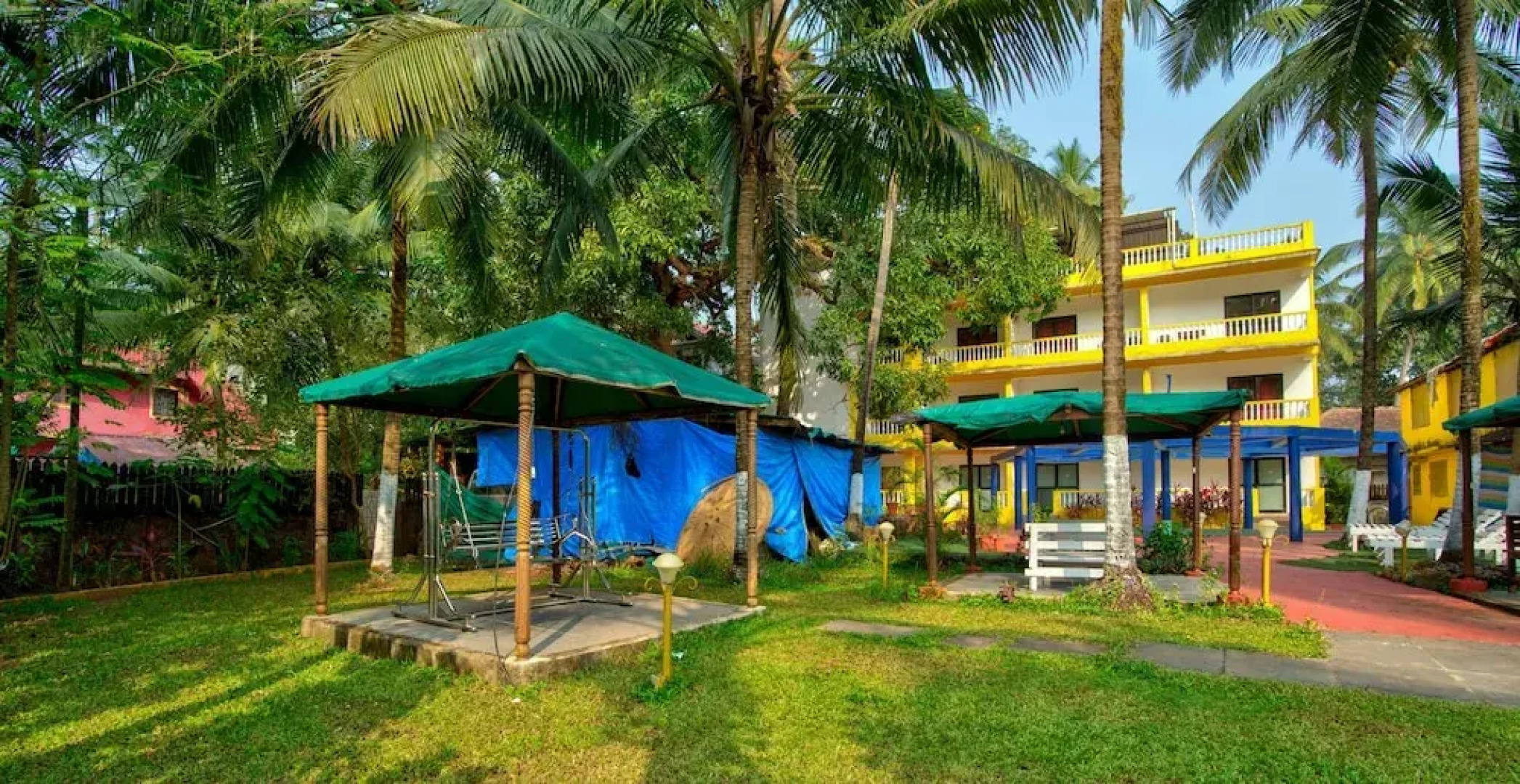 Salotel- near Mae De Deus Church