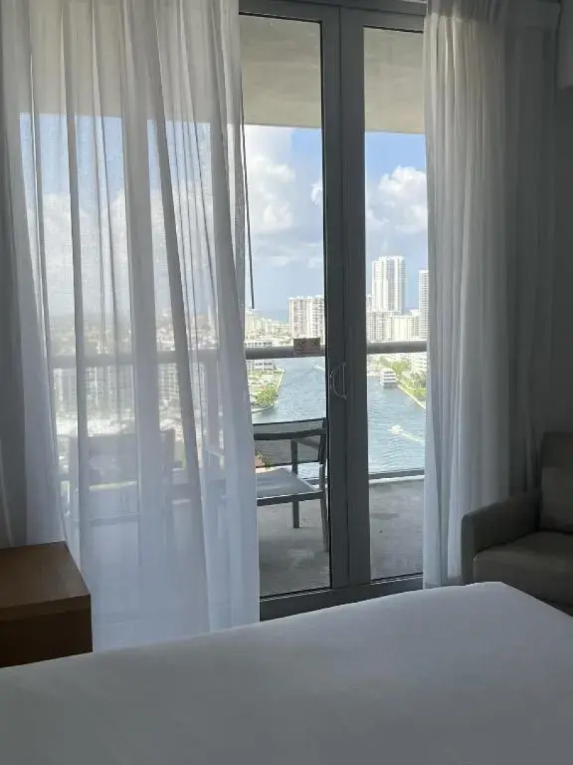 23rd floor Luxury & Spacious BeachWalk Resort Apartment with Amazing View