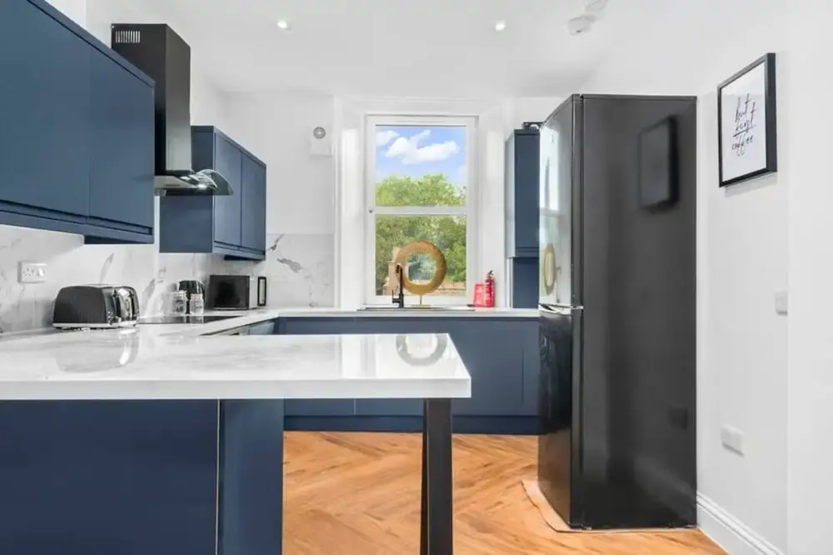 Stylish 4 Bed-town Centre