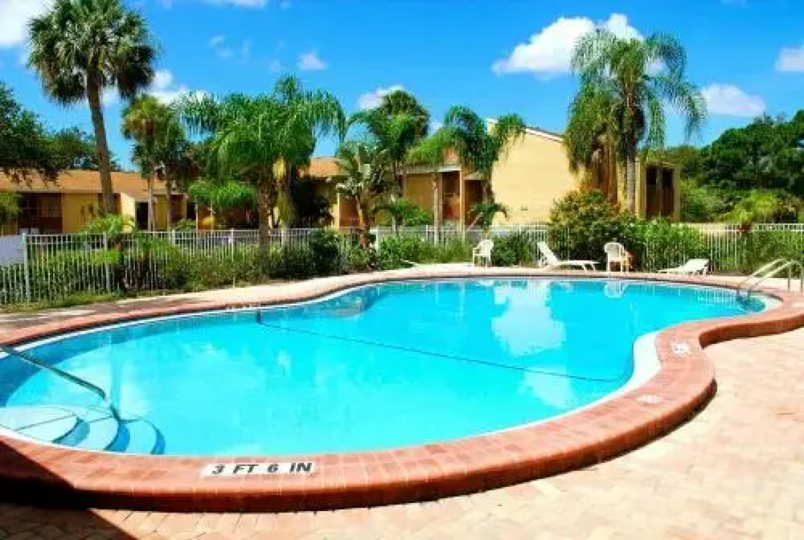1/1 bed&bath condos 5 min drive to Siesta
