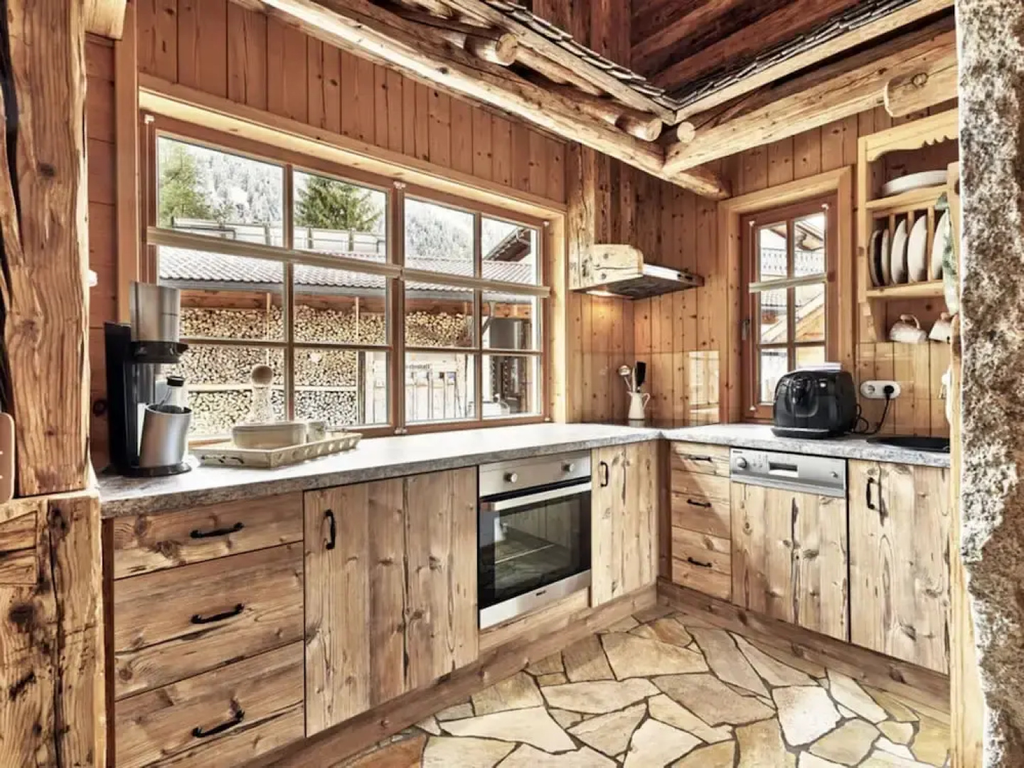 Felsenhutte Modern Retreat