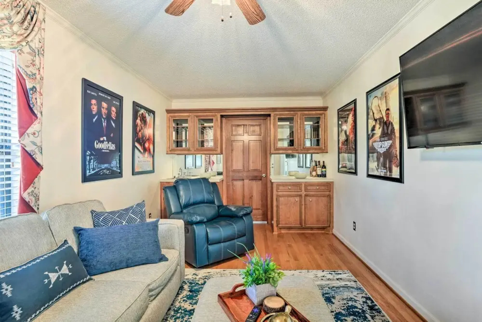 Lakeside Happiness: Home on Lake Moultrie!