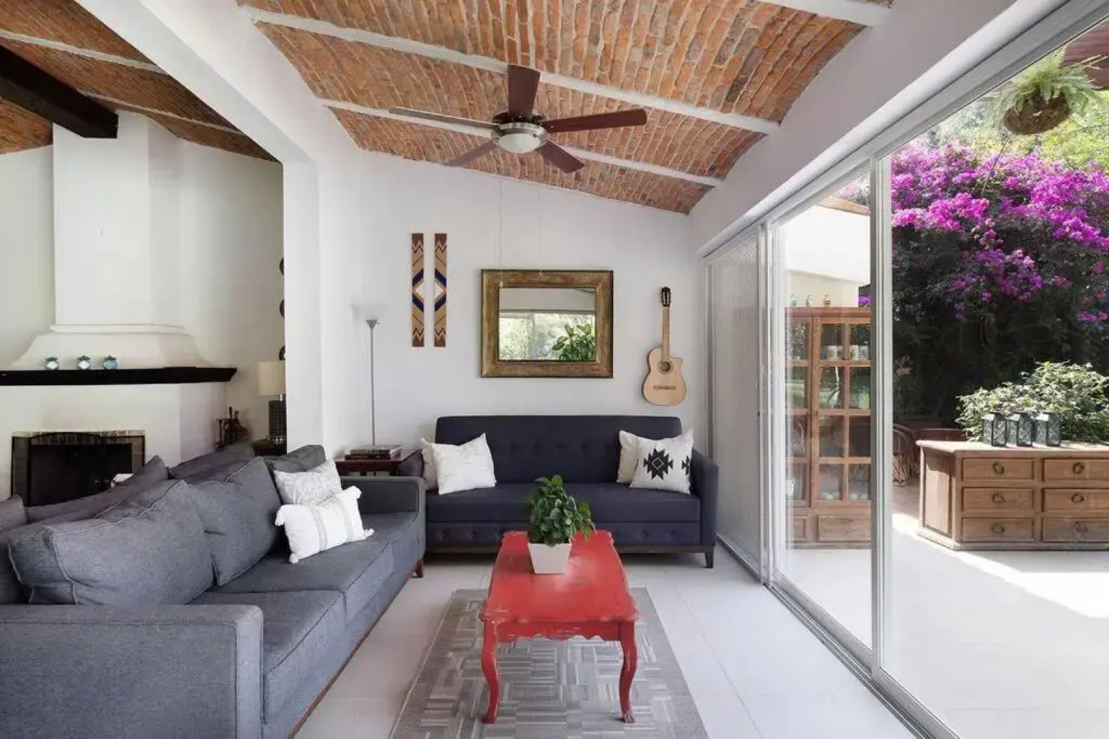 Welcome to Villa Cristy 3-BR 3 5-WC in the La Floresta area