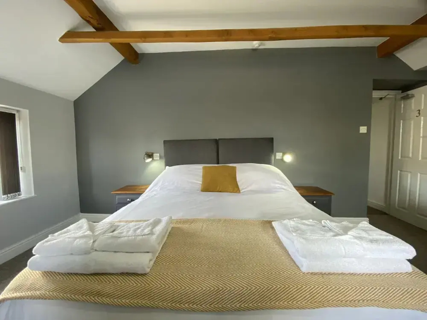 The Roade House Rooms