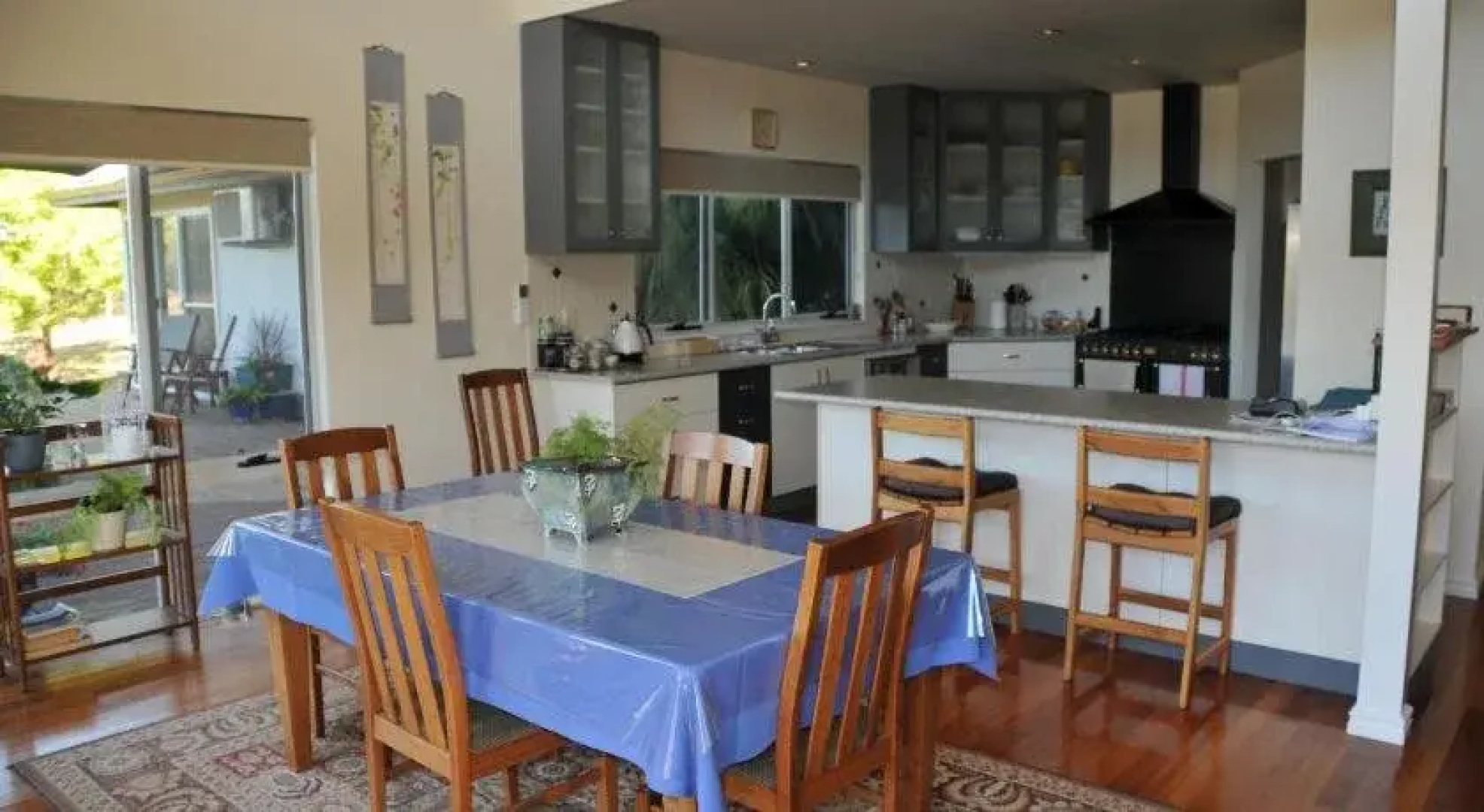 Glenelg on King Bed & Breakfast