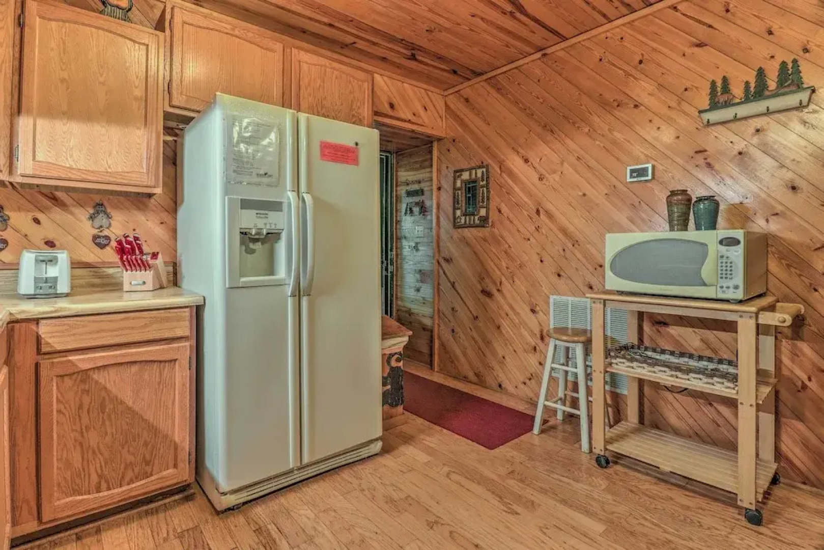 Cozy Maggie Valley Cabin w/ Deck & Private Hot Tub
