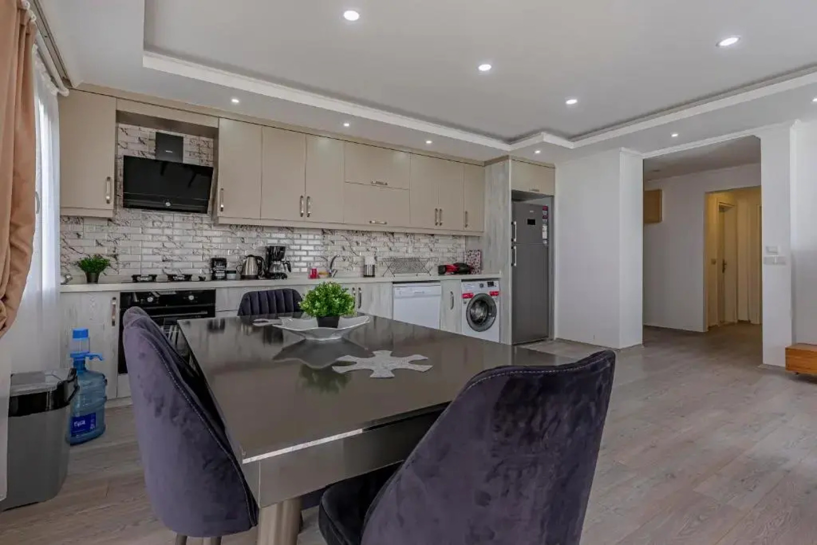 Cozy 2 Bedroom Apartment