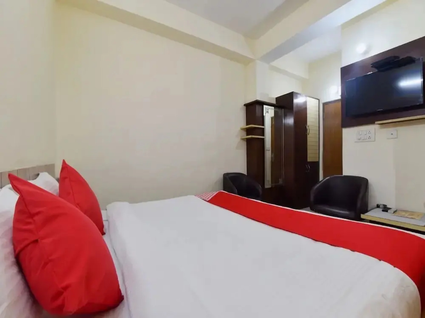 Hotel Paradise By OYO Rooms