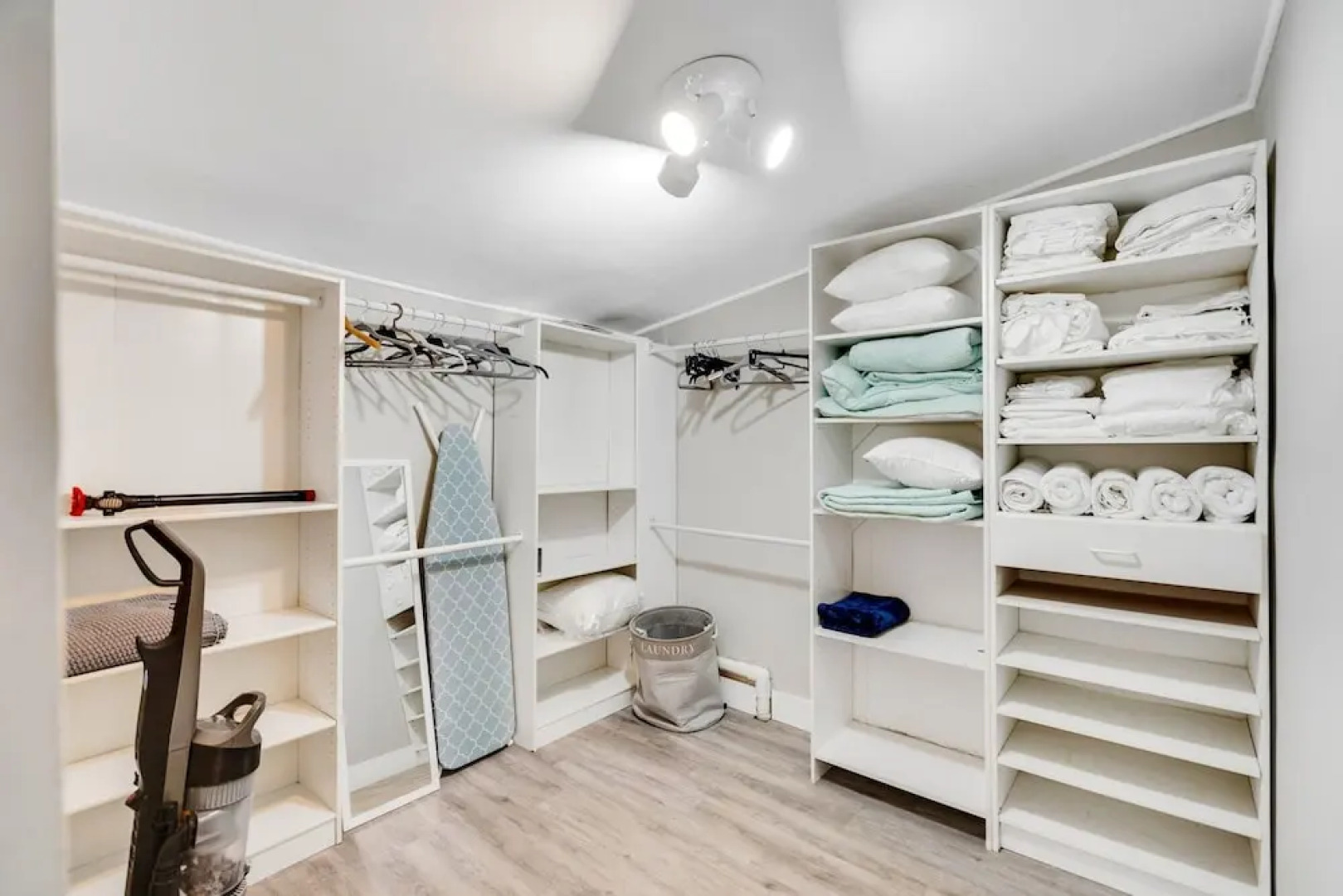 Tropical Oasis Retreat In Oakland Park, Fl 3 Bedroom Home by RedAwning