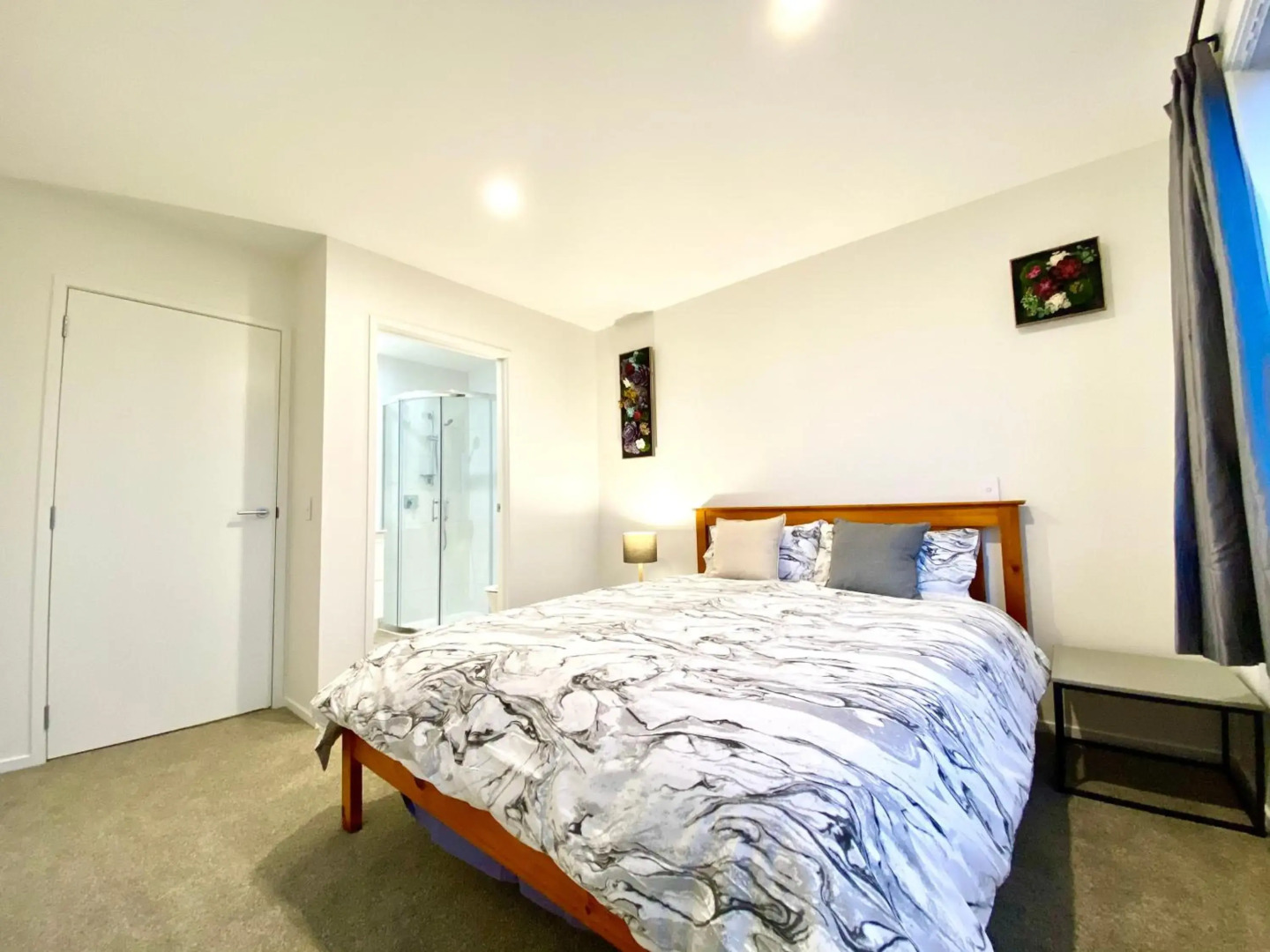 Stunning Townhouse - Walking to Botany Shopping Center
