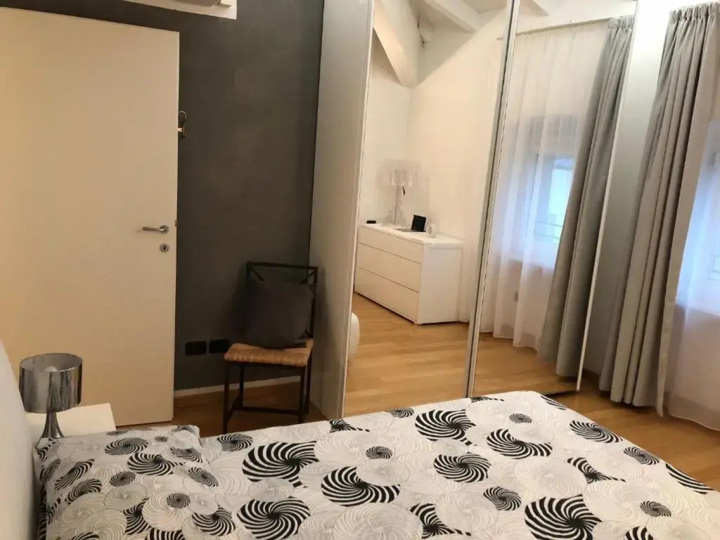 White Residence Apartment