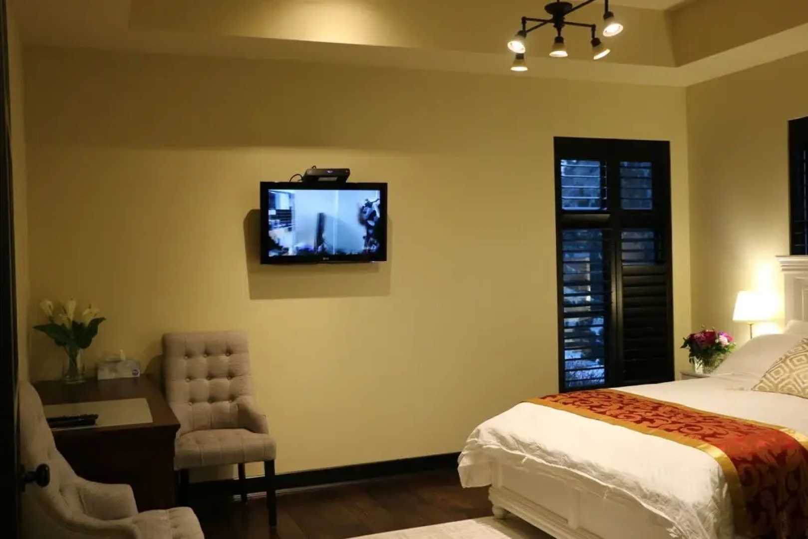 Mission Hill Lake View Villa