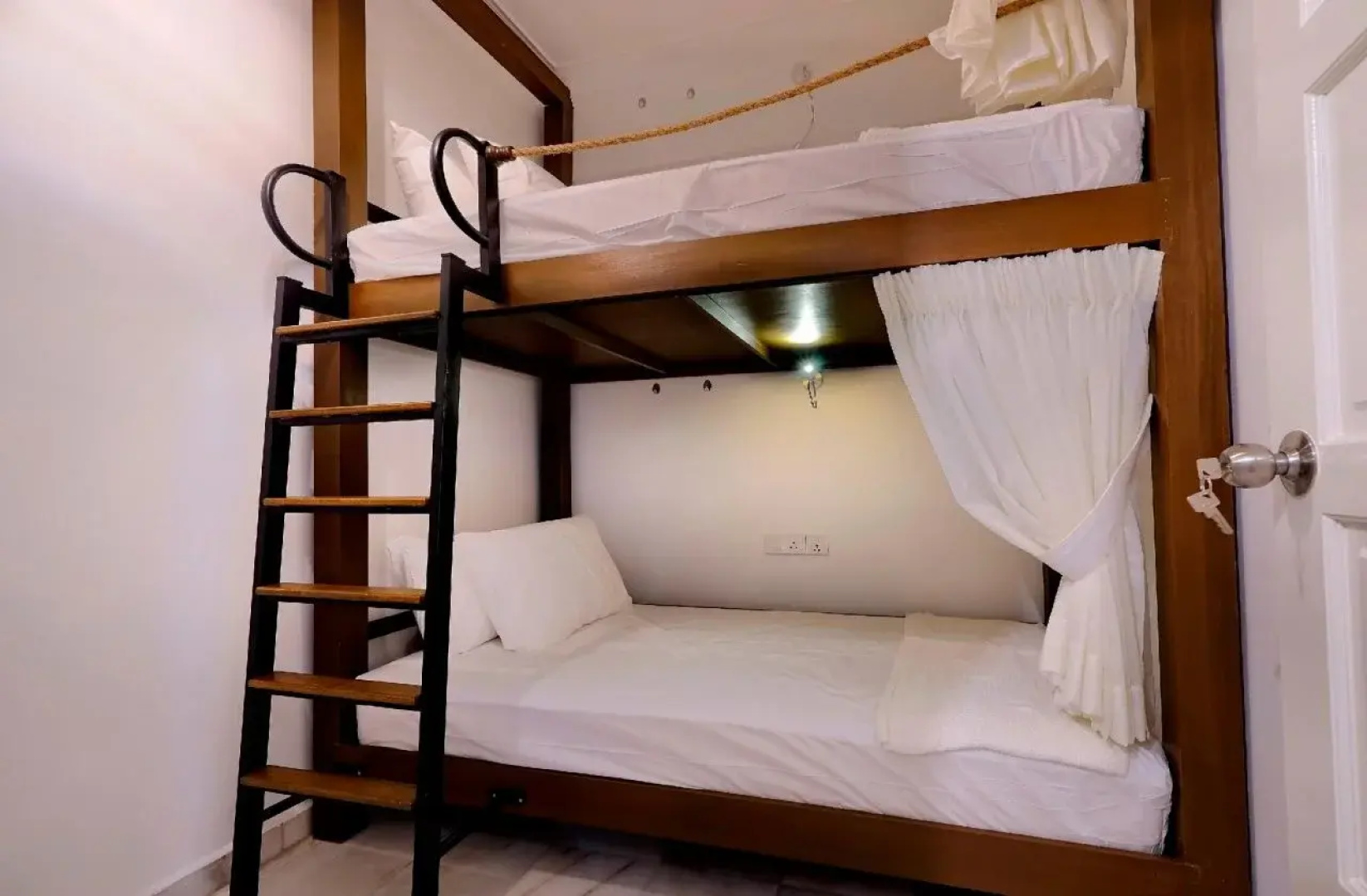Leisure Lodge