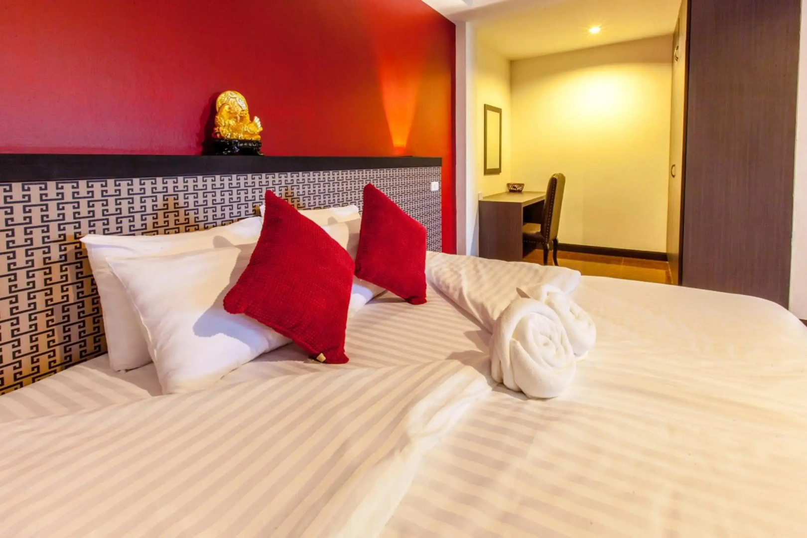 Gallery Lake View Hotel