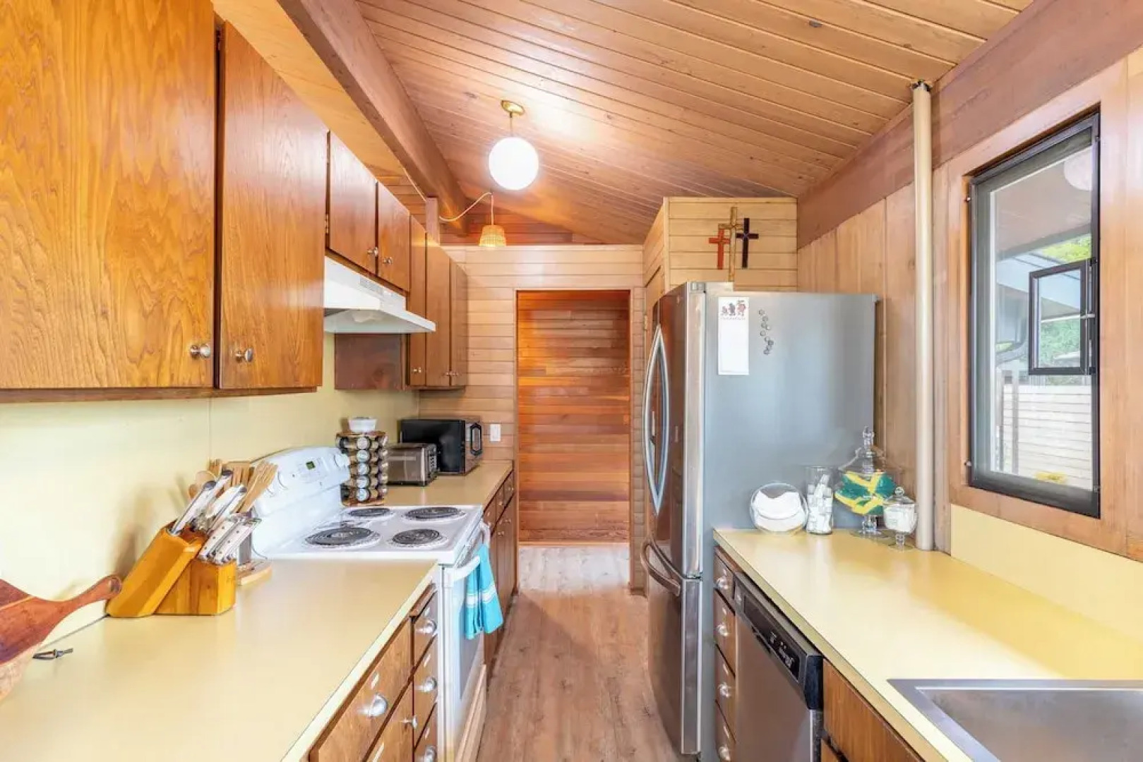 Oceanfront w/ Game Room, Fire Pit, Panoramic Views Angels Landing by Avantstay