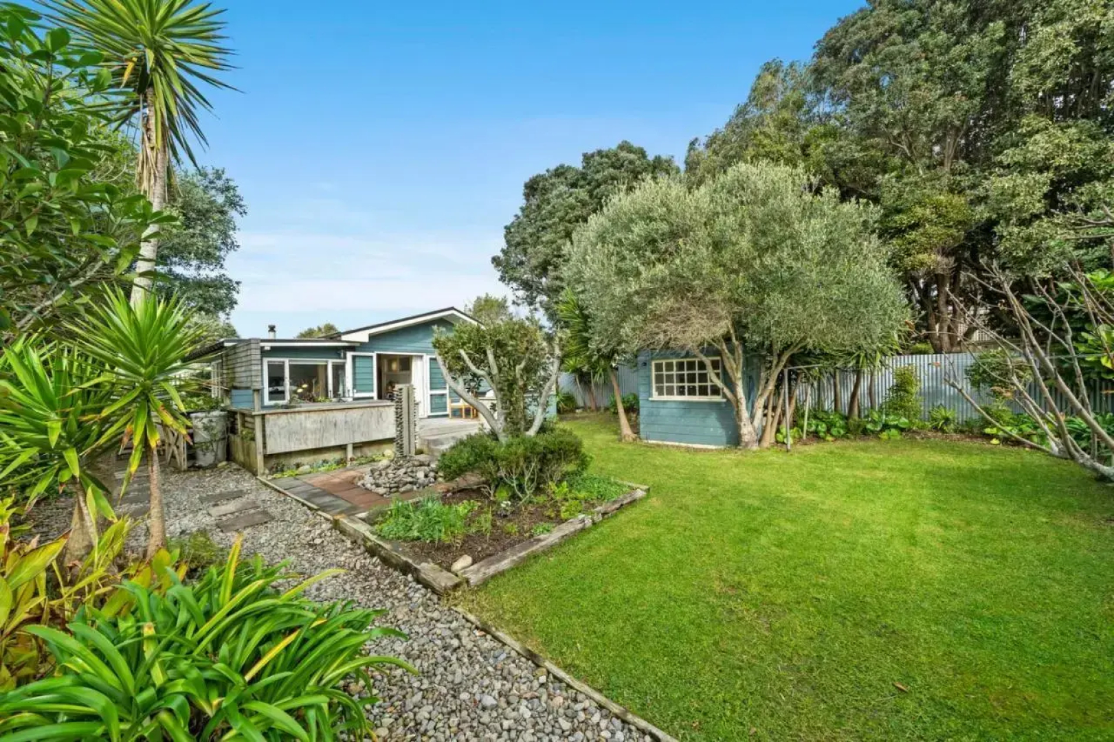 The Long House - Waikanae Holiday Home
