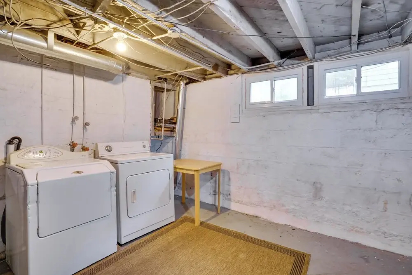 Walk to Syracuse Campus: Family-friendly Home!