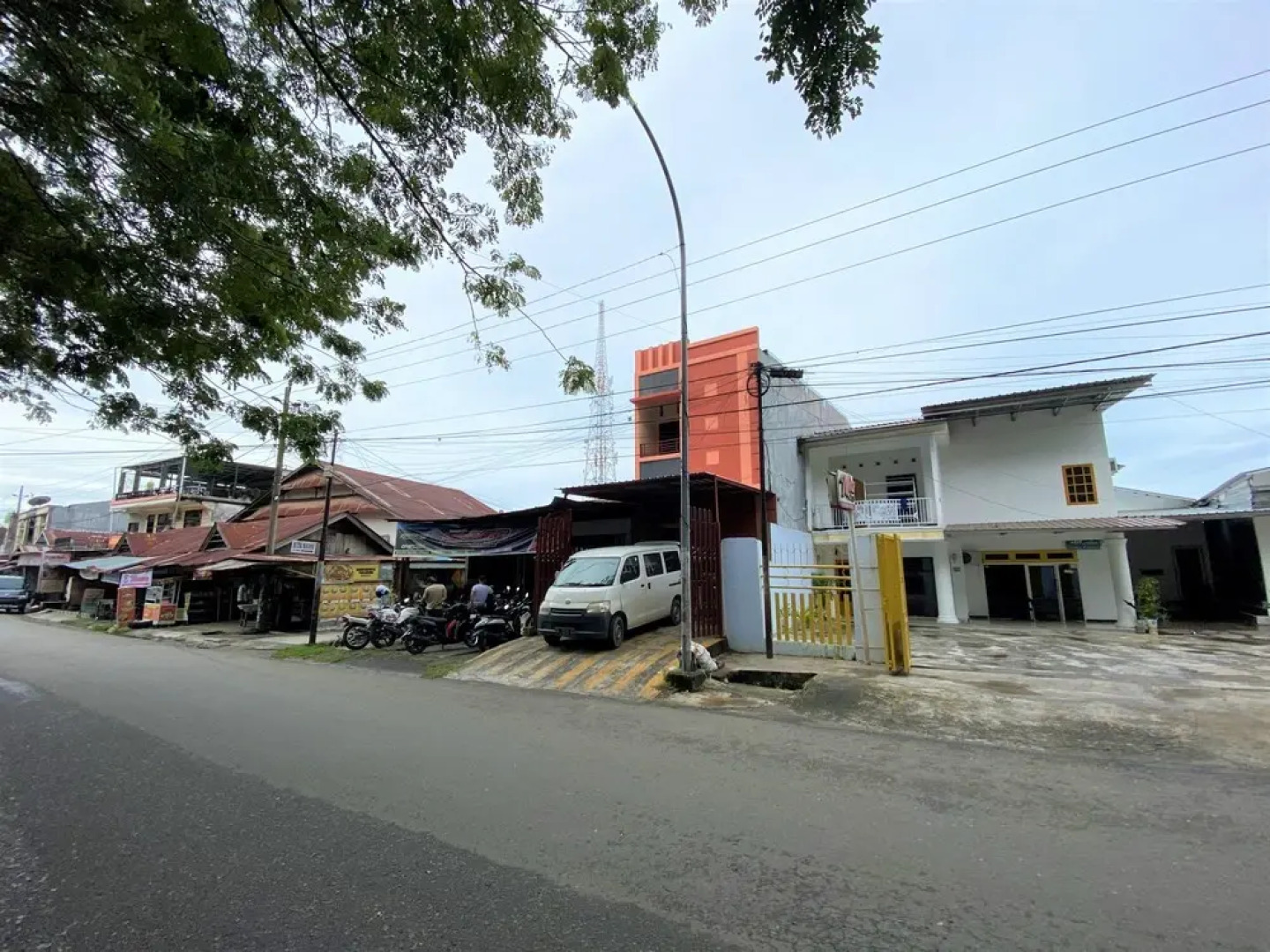 RedDoorz near GOR Lagaligo Palopo