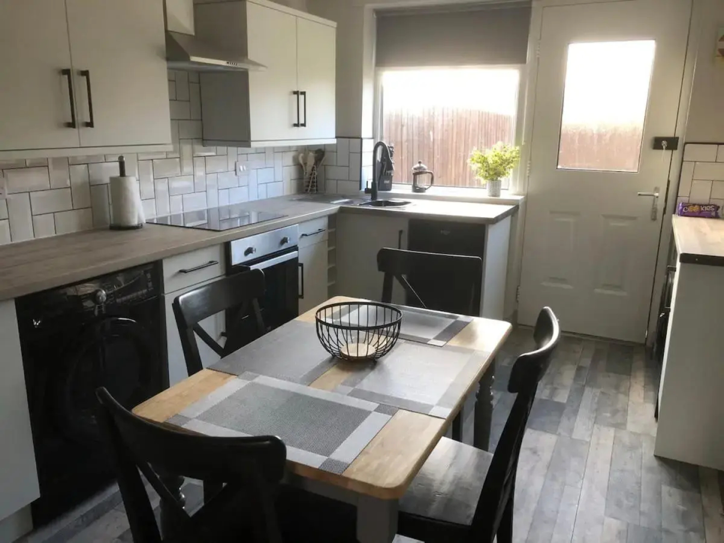 Rowan Place 5 Bedroom Off Street Parking Accommodation