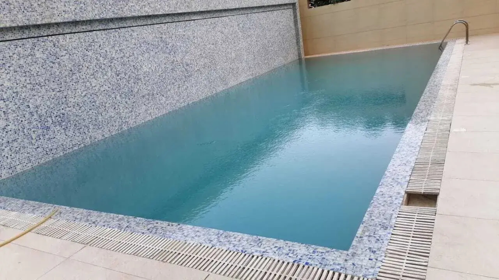 White luxury Suite hotel