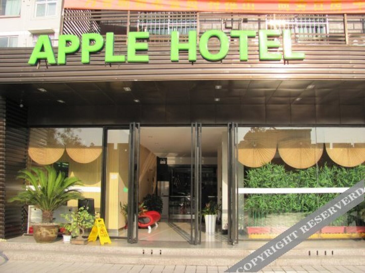 apple holiday inn