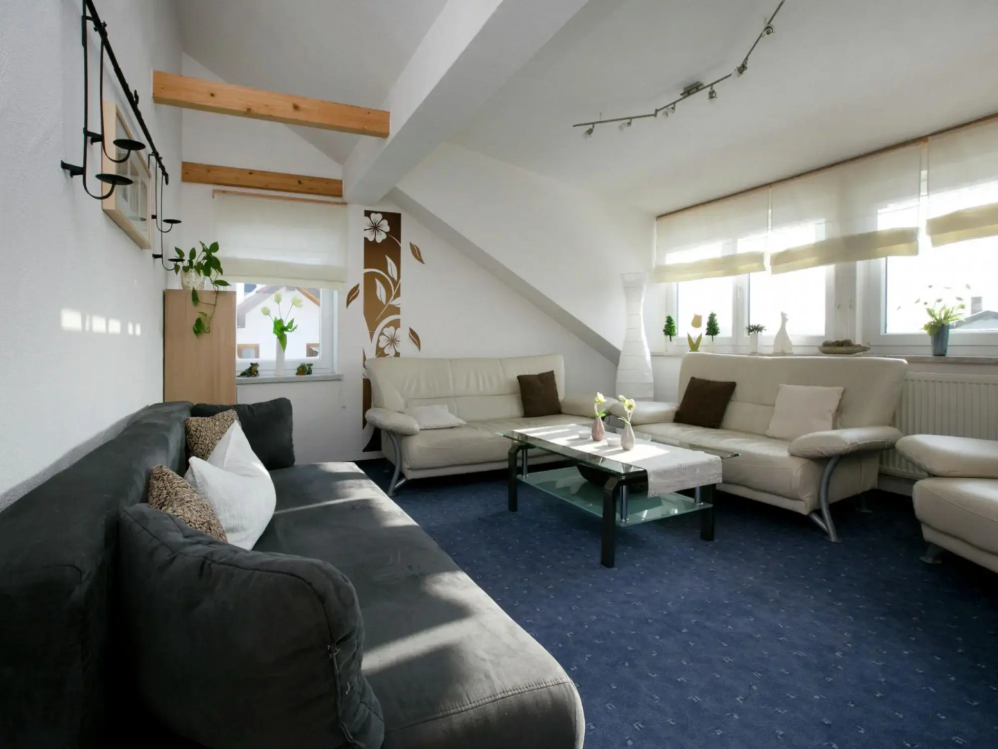 Sunny Terrace Apartment