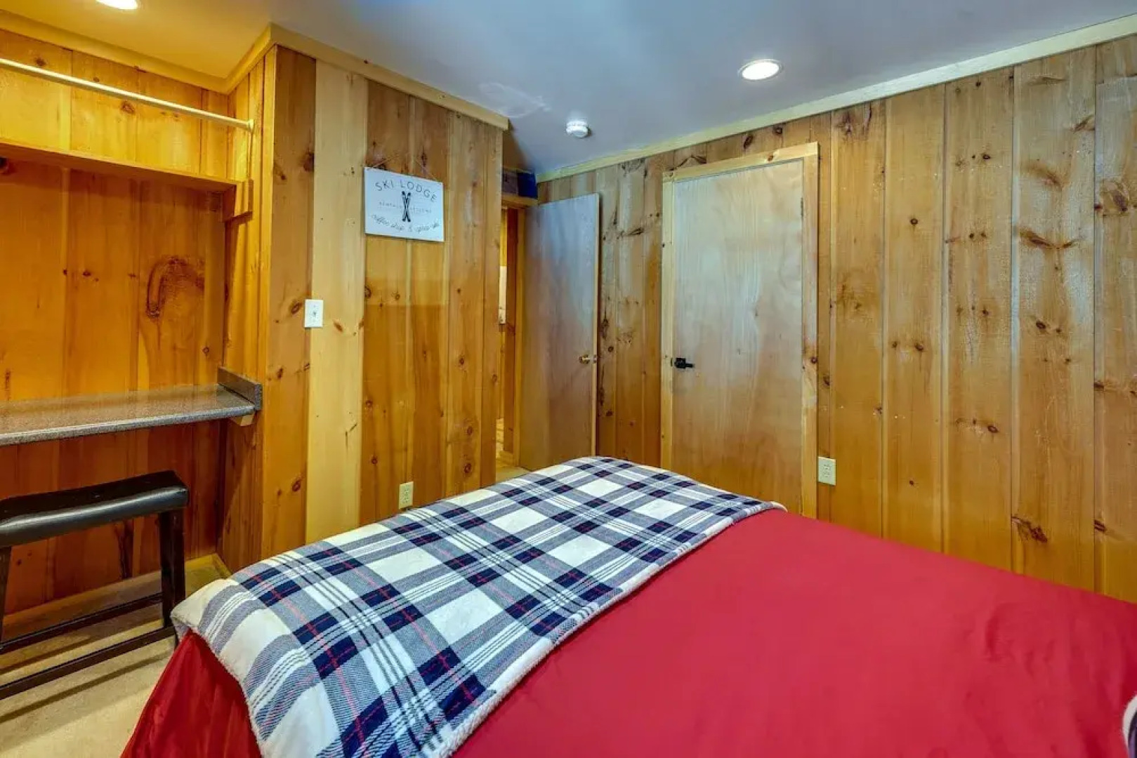 Relaxing Mountain Refuge: 4 Miles to Mt Snow!