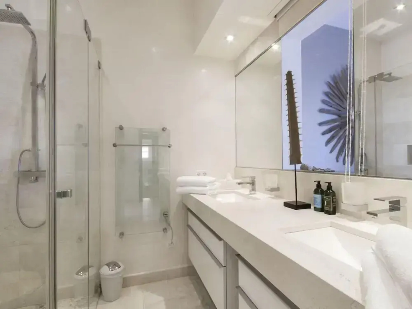 Majestic Villa With Harbour Views