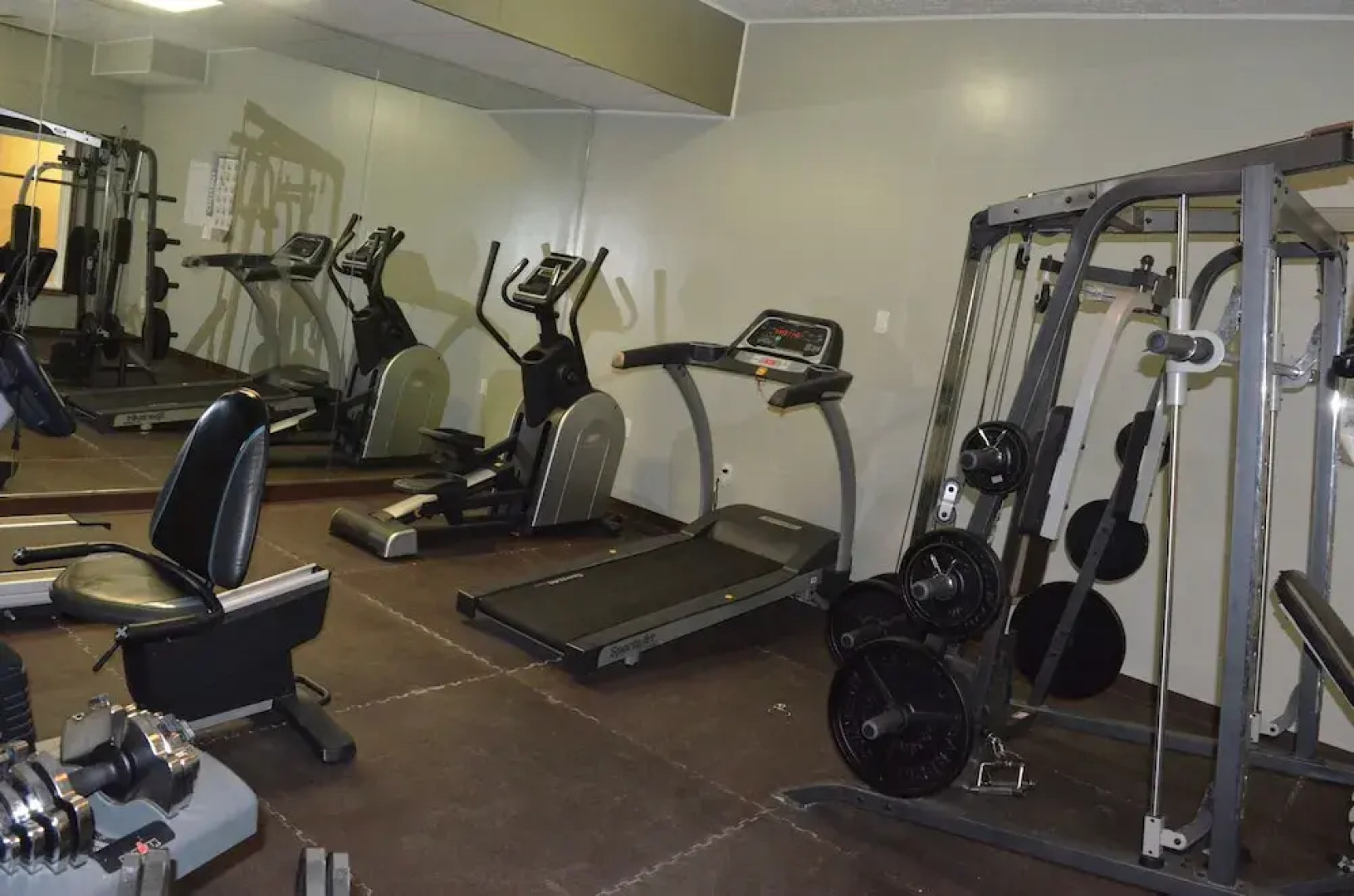 Econo Lodge Inn & Suites